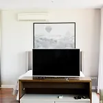 Casai Ap c/ lavanderia e garagem Vila Olímpia